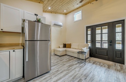 Waynesville Cabin | Walk to Main St! Mtn-View Getaway in Waynesville