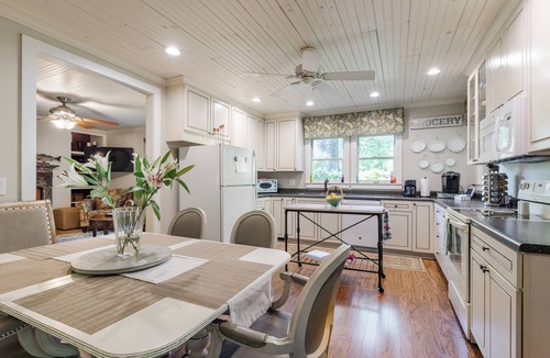 Saluda House | Walk to Main St Saluda*Outdoor Games* Pet Friendly*