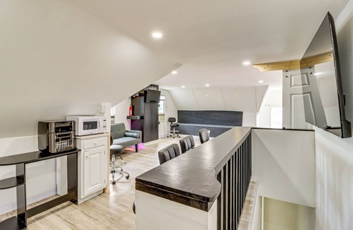 Arlington Heights House | Walk to Main St Stroudsburg! Pocono Townhome