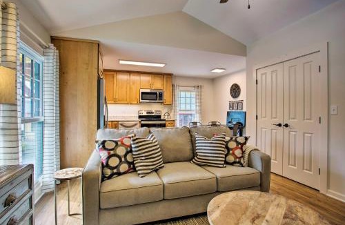 Saluda Apartment | Walk to Main Street Eats: Remodeled Saluda Apt