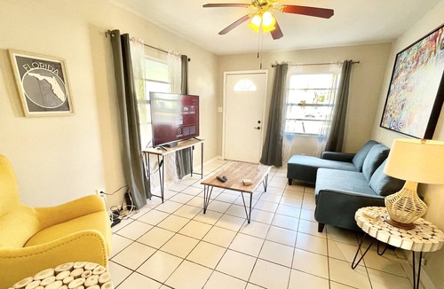 Oakford Park House | Walk to MIDTOWN Restaurants & Shops! Near Raymond James Stadium!