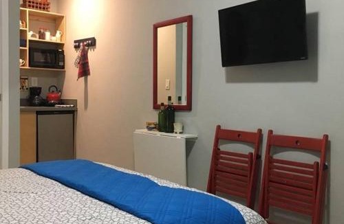 Coral Way Apartment | Walk to Restaurants and Shops - 5S