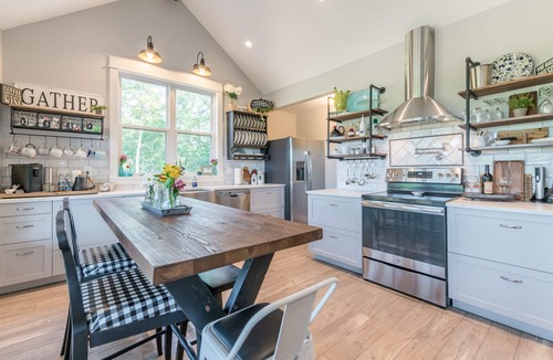 Sautee Nacoochee House | Walk to Serenity Cellars Winery and beautiful Yonah Mountain view!