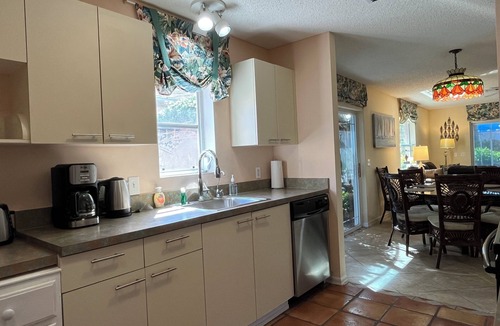 The Villages House | Walk to Spanish Springs, free 4 seater golf cart, covered patio! Pools nearby!