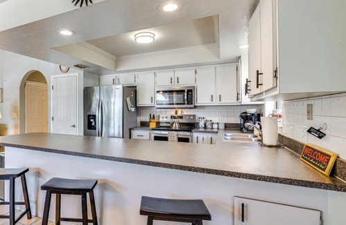 Mid Island House | Walk to Sugar Sands: Retreat in Fort Myers Beach