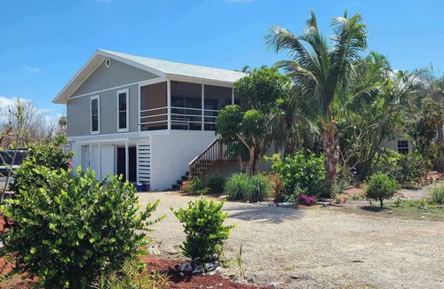 The Dunes House | Walk to the Beach. Just Renovated. Well Stocked! Serenity and Shelling Oasis.