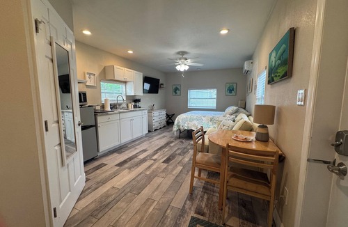 Largo House | Walk to The Beach, shops and restaurants, The sweetest place is “The Sweet”