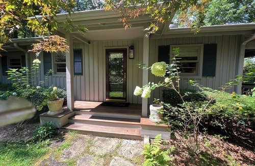 Highlands Cottage | Walk to town Cozy Cottage