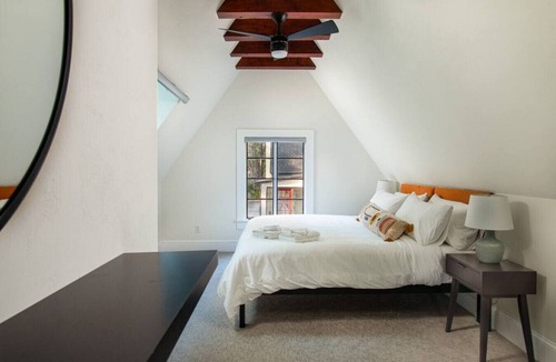 Gainesville House | Walk to UF! Historic King Bed Loft w/Private Deck