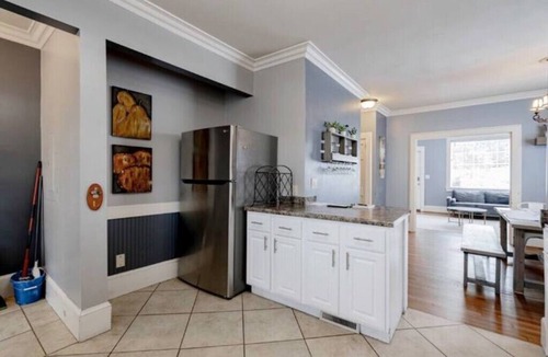 Rosewood House | Walk to USC/Devine Street - Cool Blue Bungalow - Pet Friendly!
