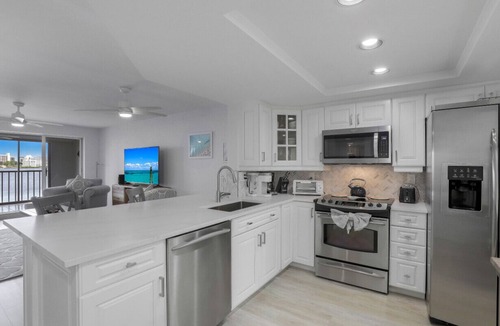 Vanderbilt Beach Condo | Walk to Vanderbilt Beach