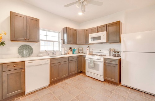 Ventnor City House | Walk to Ventnor Beach & Boardwalk: Coastal Gem