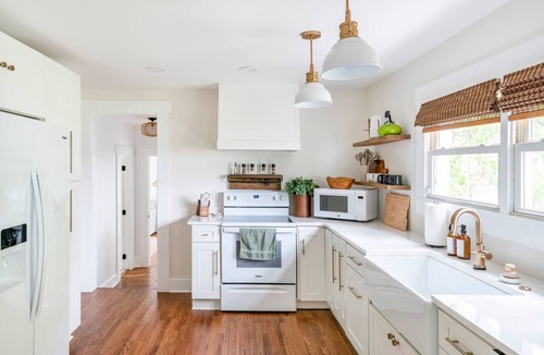 Monteagle House | Walkable Cottage with a Fire Pit