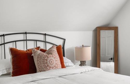 East Side House | Walkable Grant Park 1920s Home with King Bed