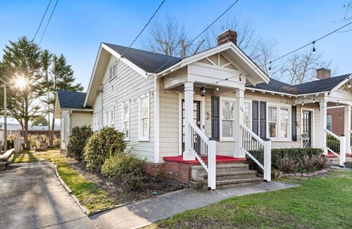 Gainesville House | Walkable In-Town Gainesville Next to NGHS & Square
