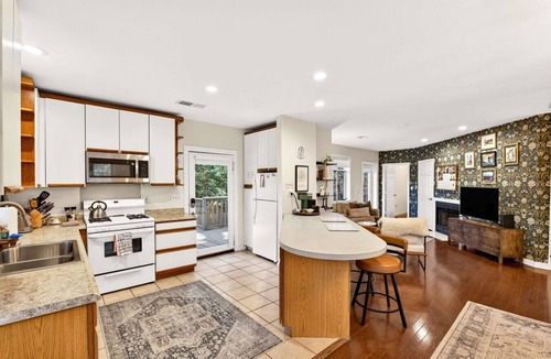 Inman Park Condo | Walkable Inman Park Retreat by Beltline Krog & Eateries