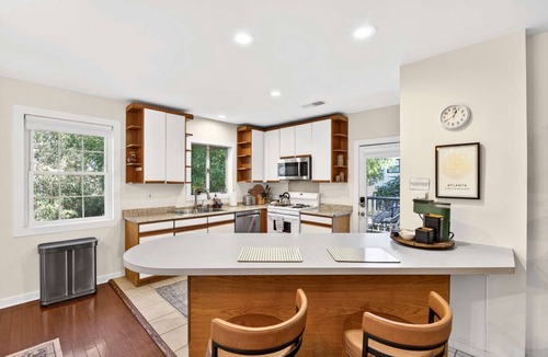 Inman Park Condo | Walkable Inman Park Retreat by Beltline Krog & Eateries