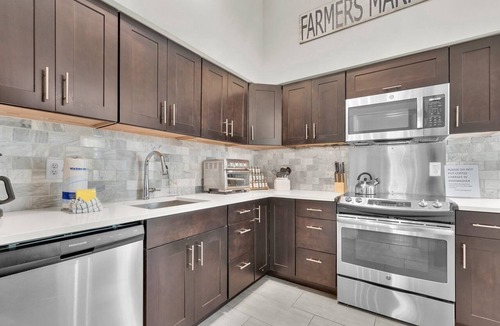 Dixon Park Apartment | Walkable location w/Private Parking in Victorian District by Lucky Savannah
