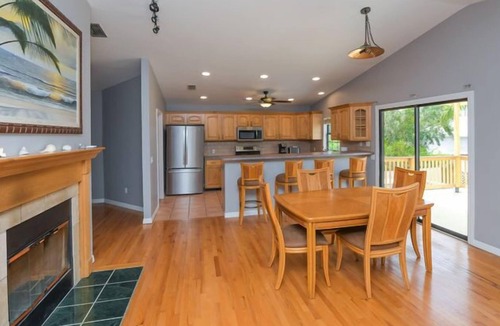 Cortez House | WALKING DISTANCE TO CORTEZ VILLAGE AND SHOPS AND RESTAURANTS.