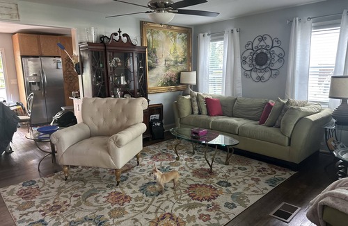 Covington House | WALKING DISTANCE TO DOWNTOWN COVINGTON less than a mile.