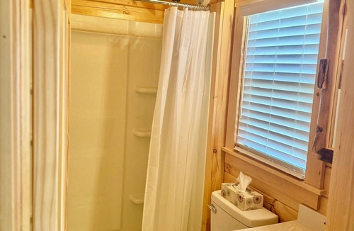 Marion Apartment | Walking Distance to Lake James: Private Resort Amenities
