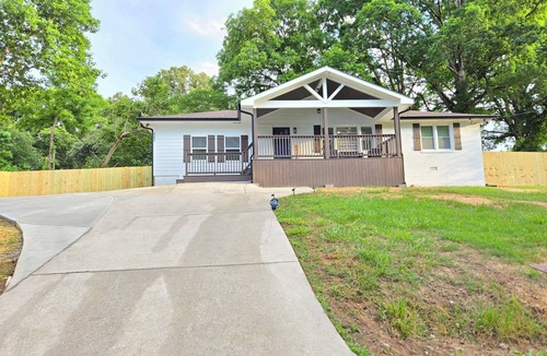 Mableton House | Walking distance to Mableton Amphitheatre! Family sized home with game room!