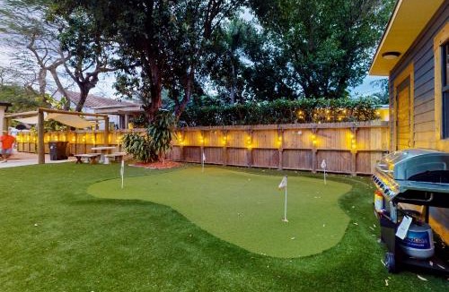 Poinciana Park Hotel | Walking On Sunshine - Studio