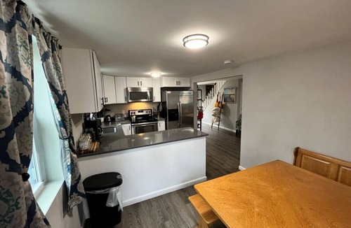 Hawley Villa | Wally`s Compound | Rent 3 Adjacent Properties!