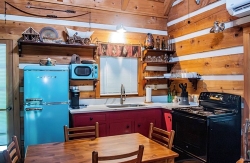 Otto Cabin | Walnut Falls on Betty's Creek - 1 BR cabin + Open Sleeping Loft