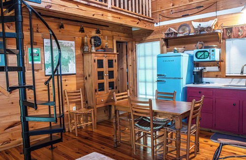 Otto Cabin | Walnut Falls on Betty's Creek - 1 BR cabin + Open Sleeping Loft