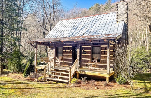 Otto Cabin | Walnut Falls on Betty's Creek - 1 BR cabin + Open Sleeping Loft