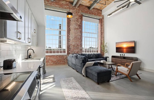 Judson Apartment | Warm and Inviting Abode