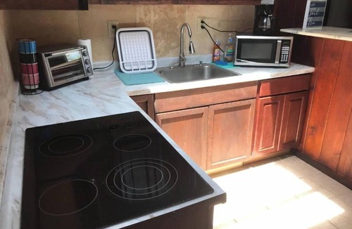 Hawks Park House | Warm & Cozy Cottage at New Smyrna Beach