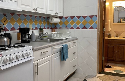 Warm Mineral Springs House | Warm Mineral Springs Cozy Waterfront Apartment
