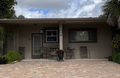 Warm Mineral Springs House | Warm Mineral Springs Cozy Waterfront Apartment