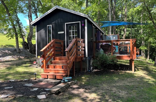 Sparta Villa | Warm Up In Vibrant Cabin #Reconnect #Love #River #Relax