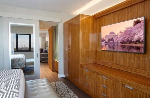 West End Resort | Washington DC | Couples DC Escape | Gym + Downtown Stay