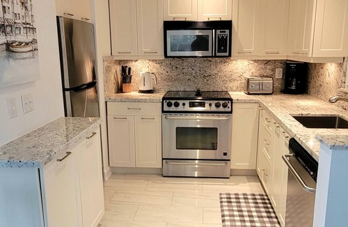 Harbor Village Condo | Water front condo with pool. Beautiful view. Walk to the beach.
