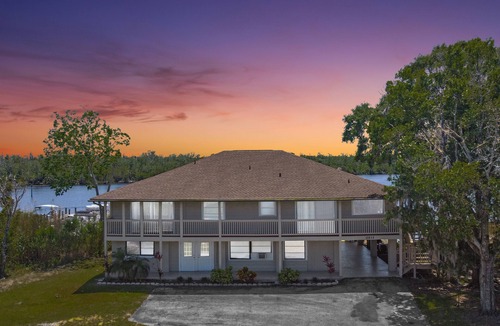 Homosassa House | Water Front Property w/Direct Access to The HOMOSASSA RIVER!