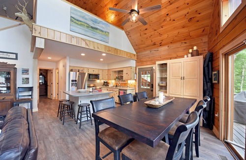 Blairsville Cabin | Water-Front Yr-Around, Cabin on Lake Nottely
