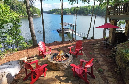 Blairsville Cabin | Water-Front Yr-Around, Cabin on Lake Nottely
