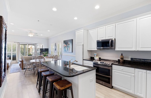 Waters Edge House | Water's Edge 115 - Folly Kai - Charming Riverside Home - Pool & Fishing Dock