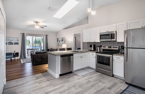 Interchange Square House | Water view and renovated