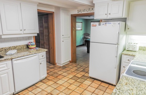 Englewood House | WATERFEST SPECIAL-BIG HOME CENTER OF RACE COURSE - ALL NEW OPEN THIS WEEK
