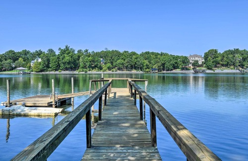 Bowling Green Cabin | Waterfont Lake Wylie Home w/ Yard + Fire Pit!