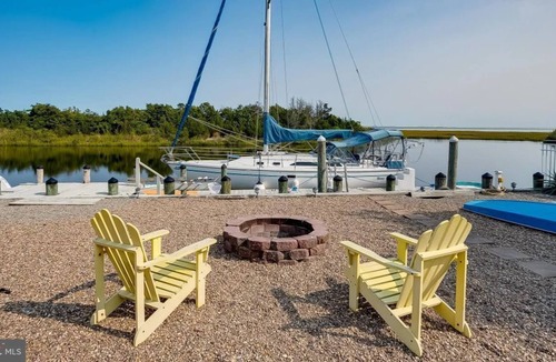 Osborn Island House | Waterfront Home with Beautiful Views of the Bay and Nature