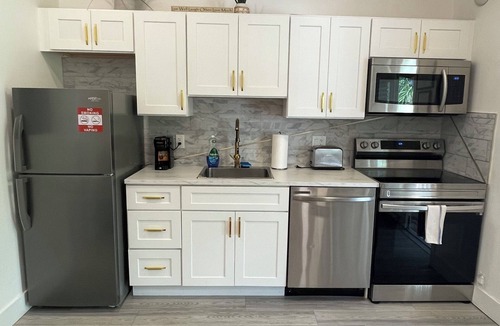 Riverside Park Apartment | Waterfront 1 bedroom unit with free parking