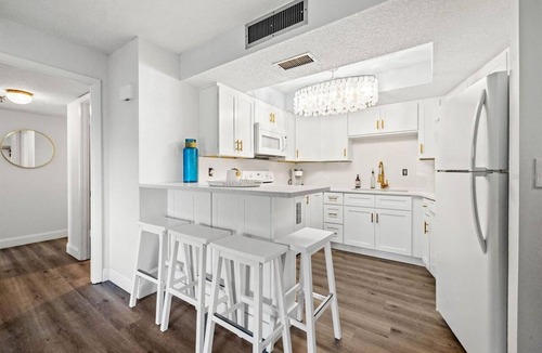 Pinellas Point Condo | WATERFRONT 1BD/1BA Sanctuary Suite 5 MINS to DOWNTOWN LIVE MUSIC & BEACHES!