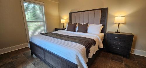 Columbus House | Waterfront 2BR Retreat w Private Dock
