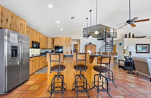 Marathon House | Waterfront Beauty 10-guests, Dock, Kayaks and more